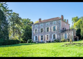 Grande maison de Maître avec une île privée sur 5.7 Hecatres